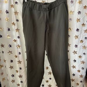 LULULEMON On The Fly Jogger Pants in Dark Olive Green Size 8 Womens #W5BZDS